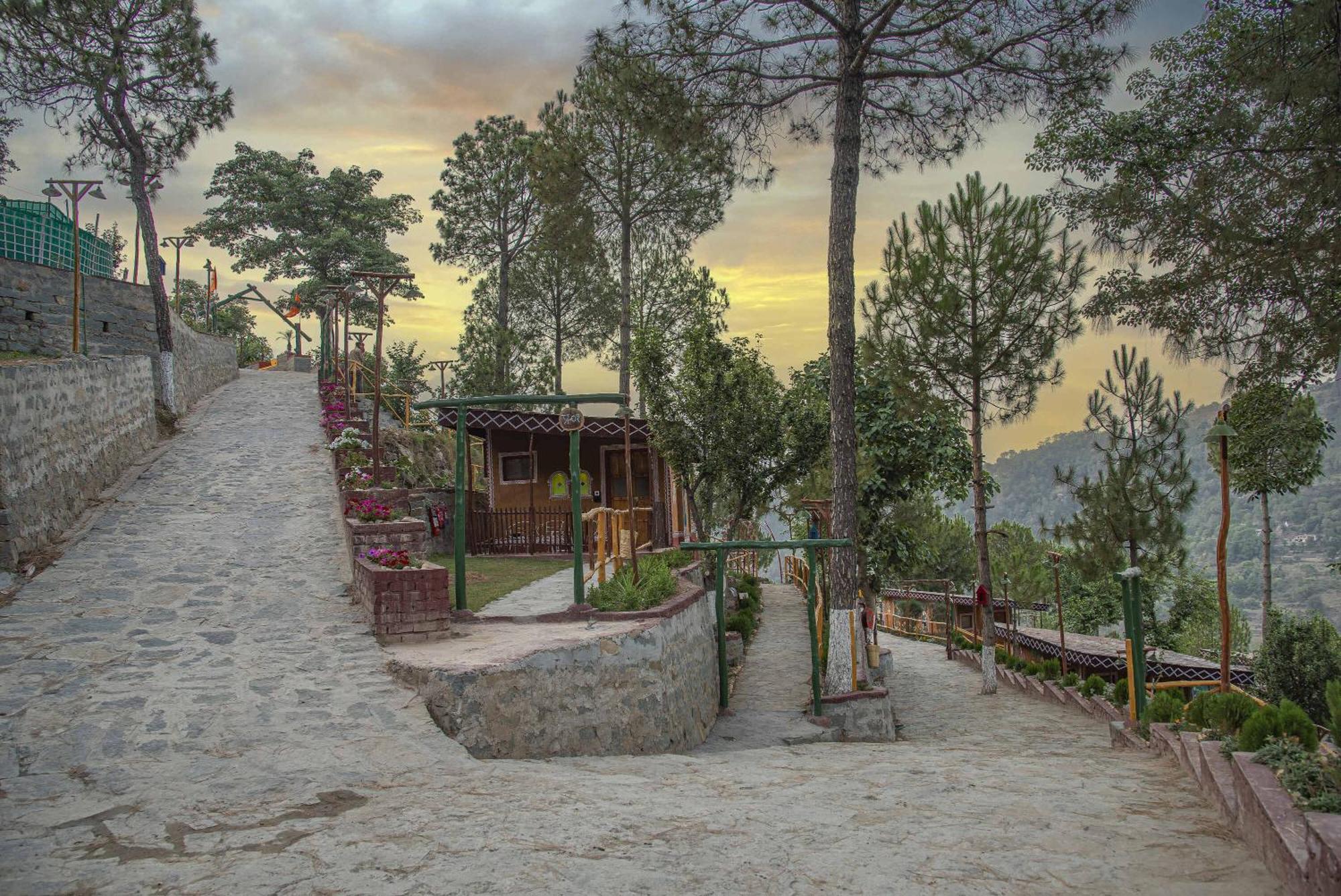 Hotel A Kasauli Ggaon By Echor Extérieur photo